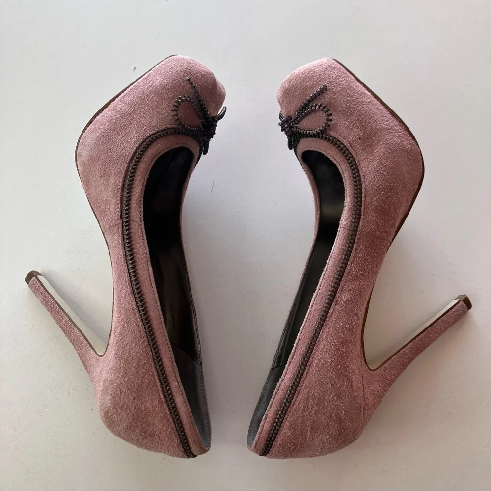 Guess Dusty Pink Suede Pumps Zipper Bow Chain Trim Stiletto Heels Women’s 6.5 - Picture 4 of 11
